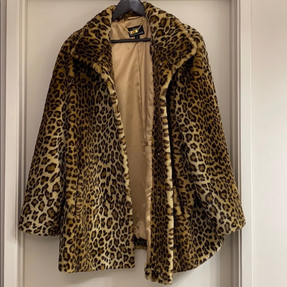 VINTAGE Women’s Cheetah Pattern Faux Fur Jacket